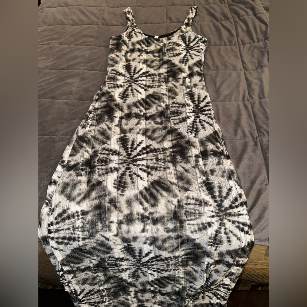 Adorable maxi dress size large but fits like small